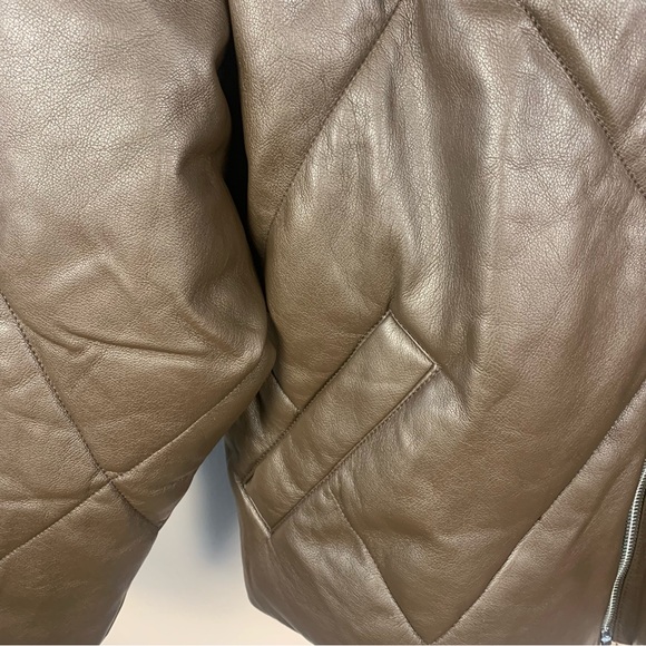 Abercrombie and Fitch Vegan Leather Puffer Quilted Jacket - Picture 10 of 16